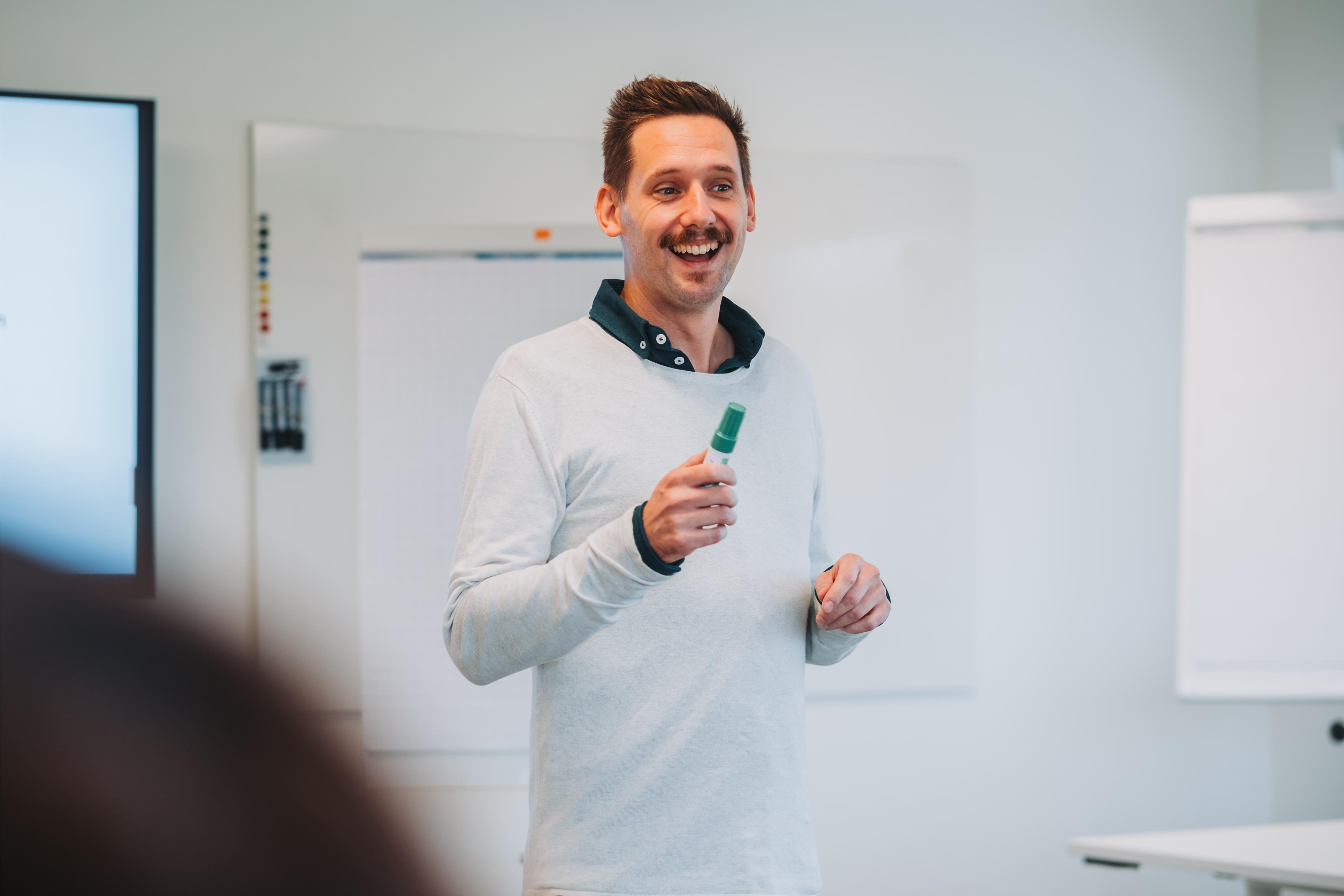 ViTalent | Rik Geijsels Rik Geijsels is als Lead Learning en Development dé educatieve inspiratiebron binnen ViTalent.