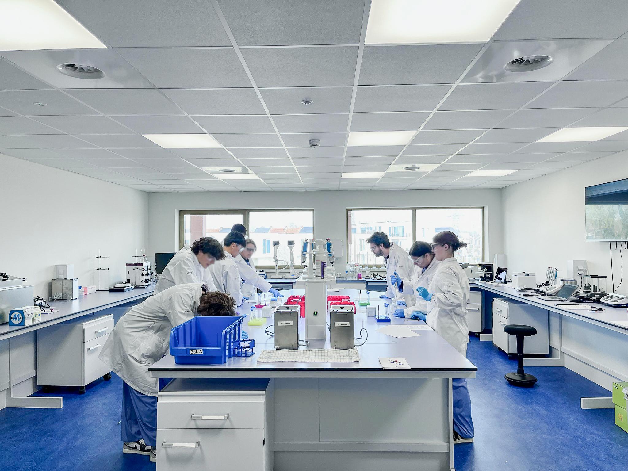 ViTalent organiseerde de opleiding Biotech technieken voor leerlingen secundair onderwijs. Ontdek hoe de hands-on-training talent voorbereidt op de sector!